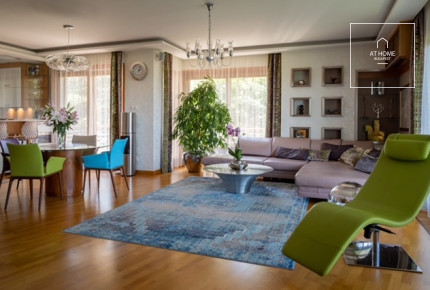 160 sqm First-Floor Apartment with 3 Bedrooms and Parking in District XII