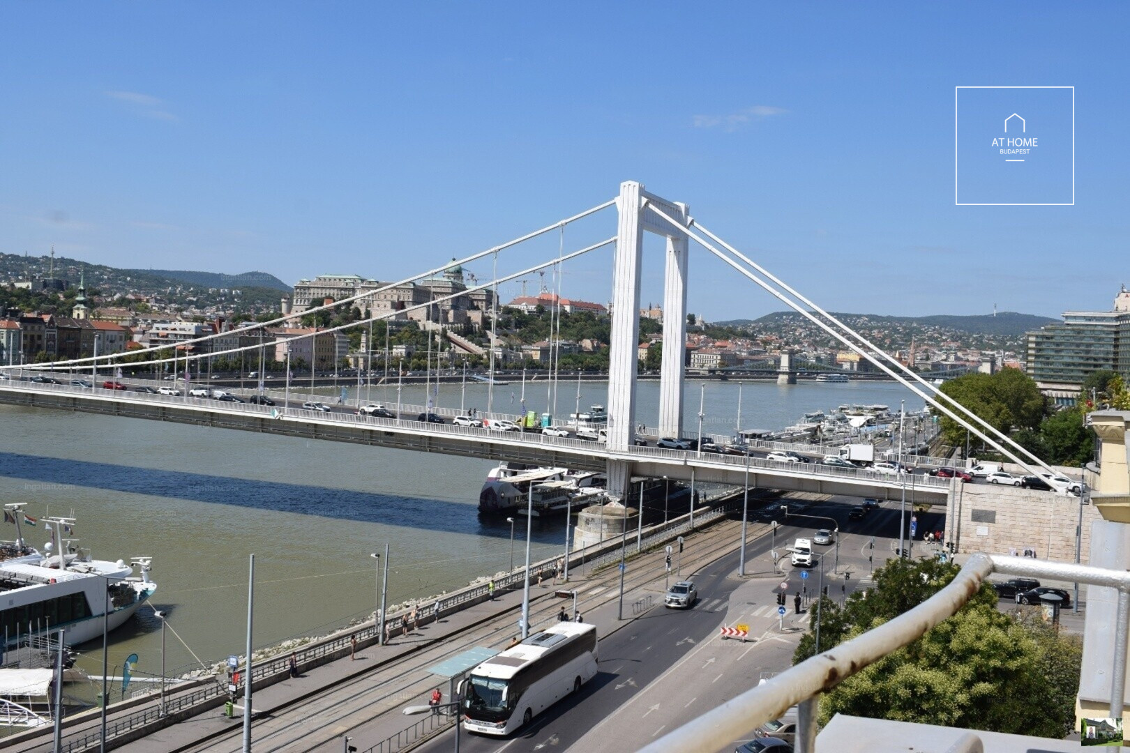 Dunai panorámás 2 hálószobás lakás az V. kerületben