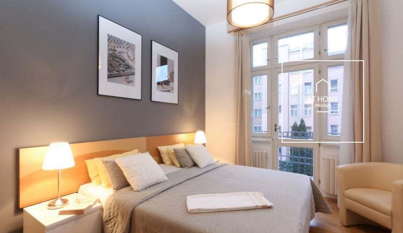 Hezký zařízený byt 3+kk s balkónem, Belgická, Vinohrady