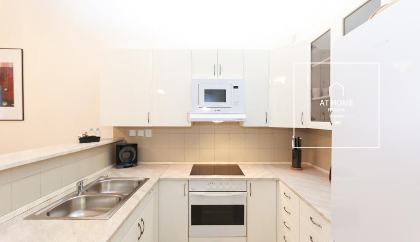 Hezký zařízený byt 3+kk s balkónem, Belgická, Vinohrady