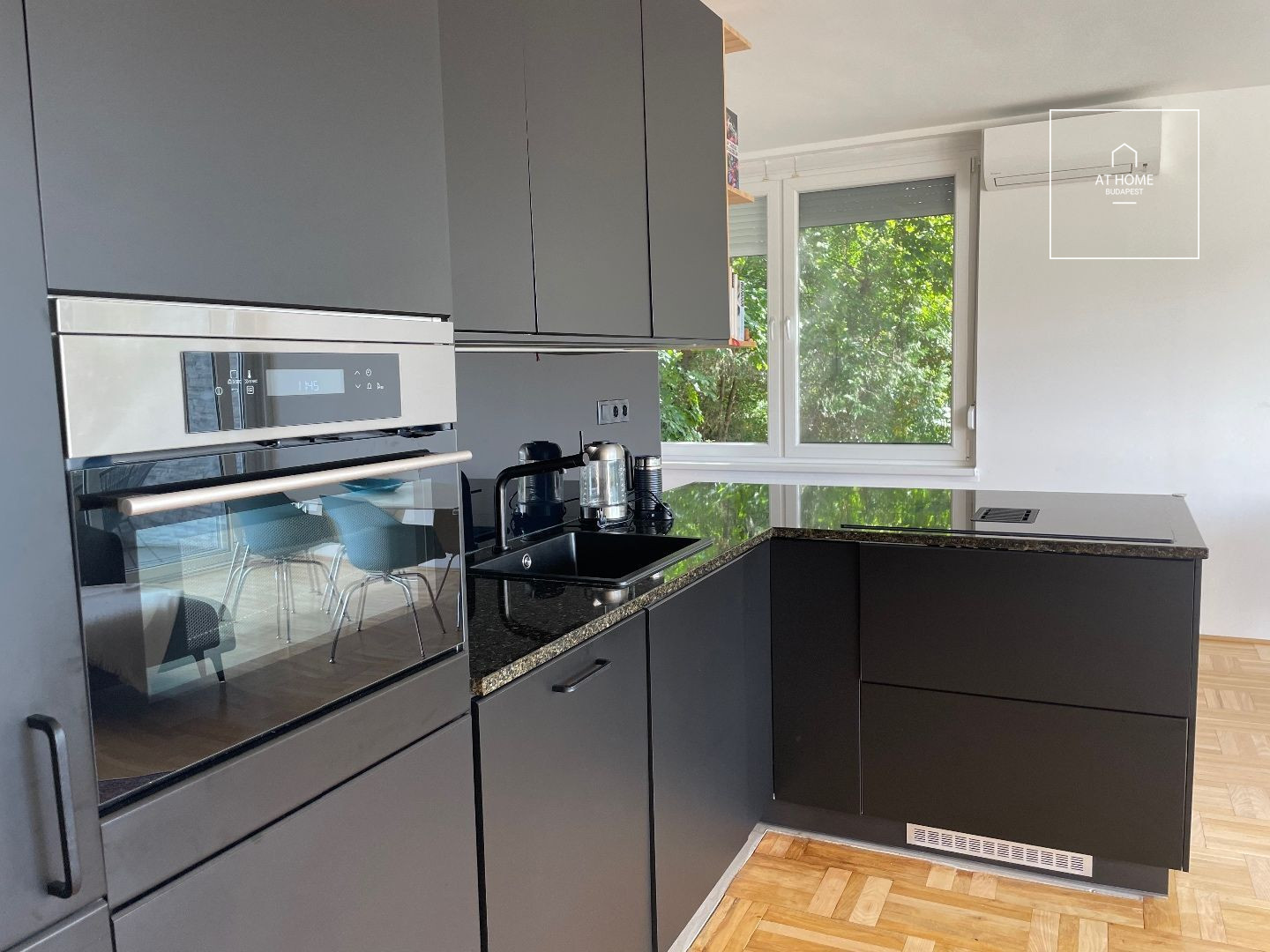 Five-bedroom panoramic apartment for rent in the 2nd district of Budapest, Törökvész.