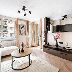 For sale: 3 bedroom apartment with balcony, Newly Renovated, in the Heart of Erzsébetváros