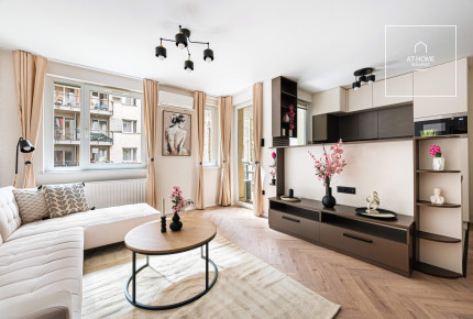 For sale: 3 bedroom apartment with balcony, Newly Renovated, in the Heart of Erzsébetváros