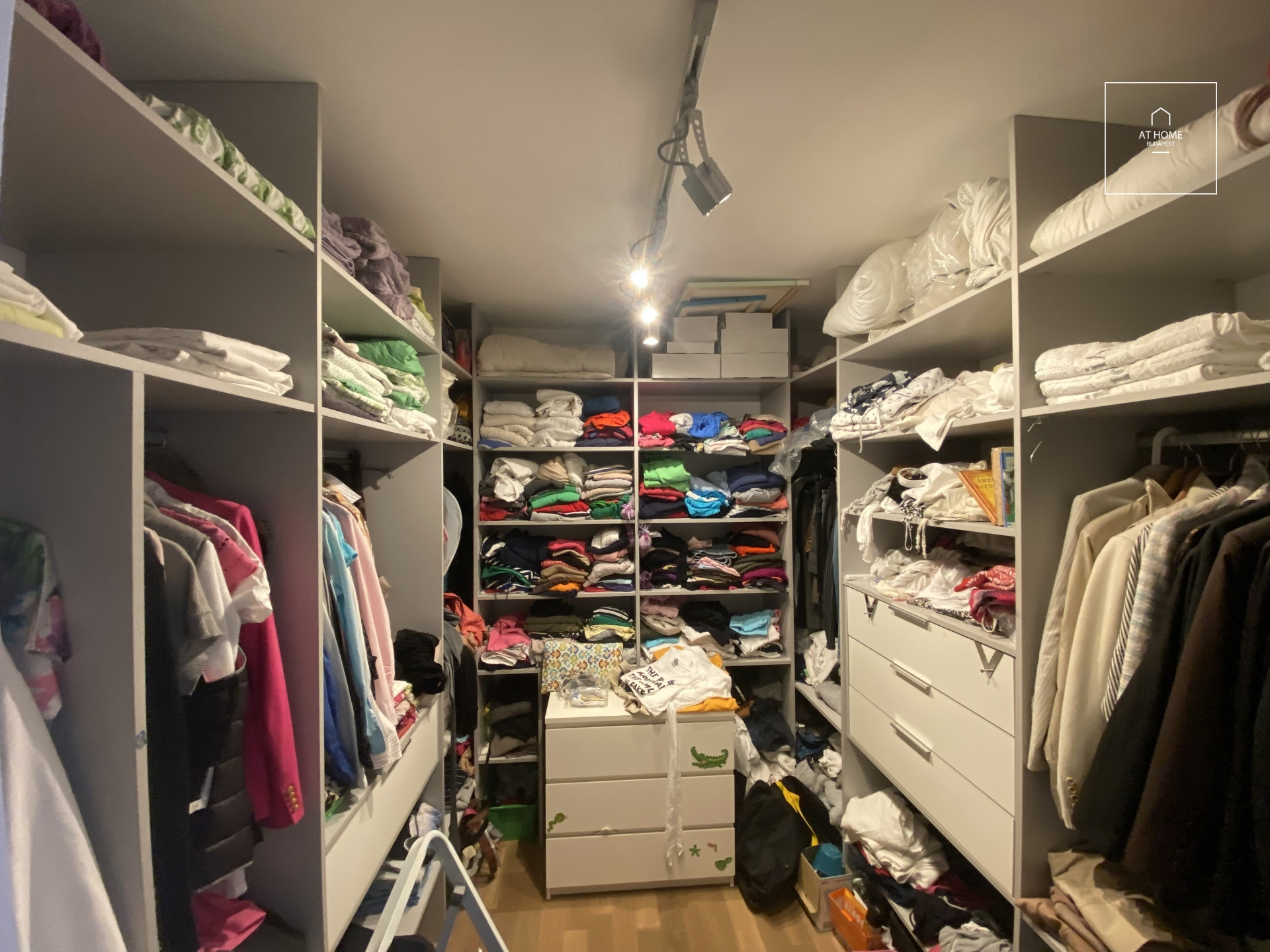 Panoramic 3-bedroom duplex apartment for rent in District II., Törökvész