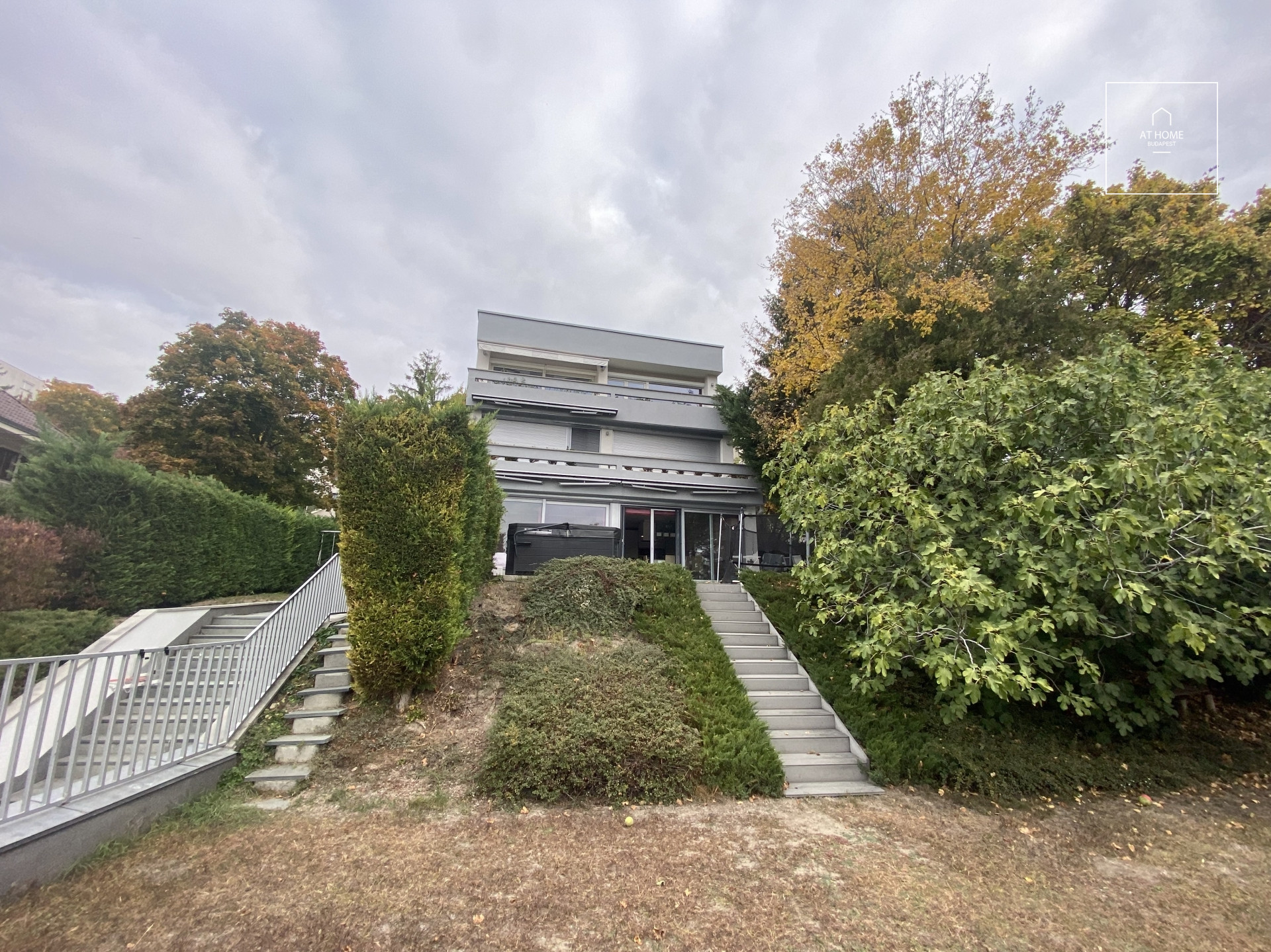 Panoramic 3-bedroom duplex apartment for rent in District II., Törökvész