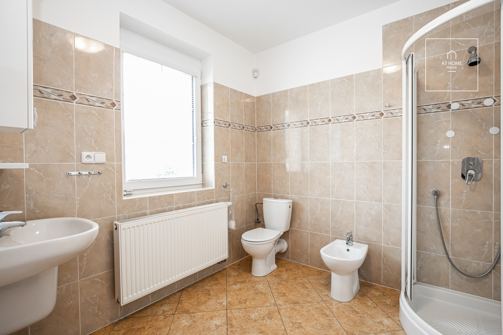 Prostorný, samostatně stojící dům, Pod Valem II., Průhonice