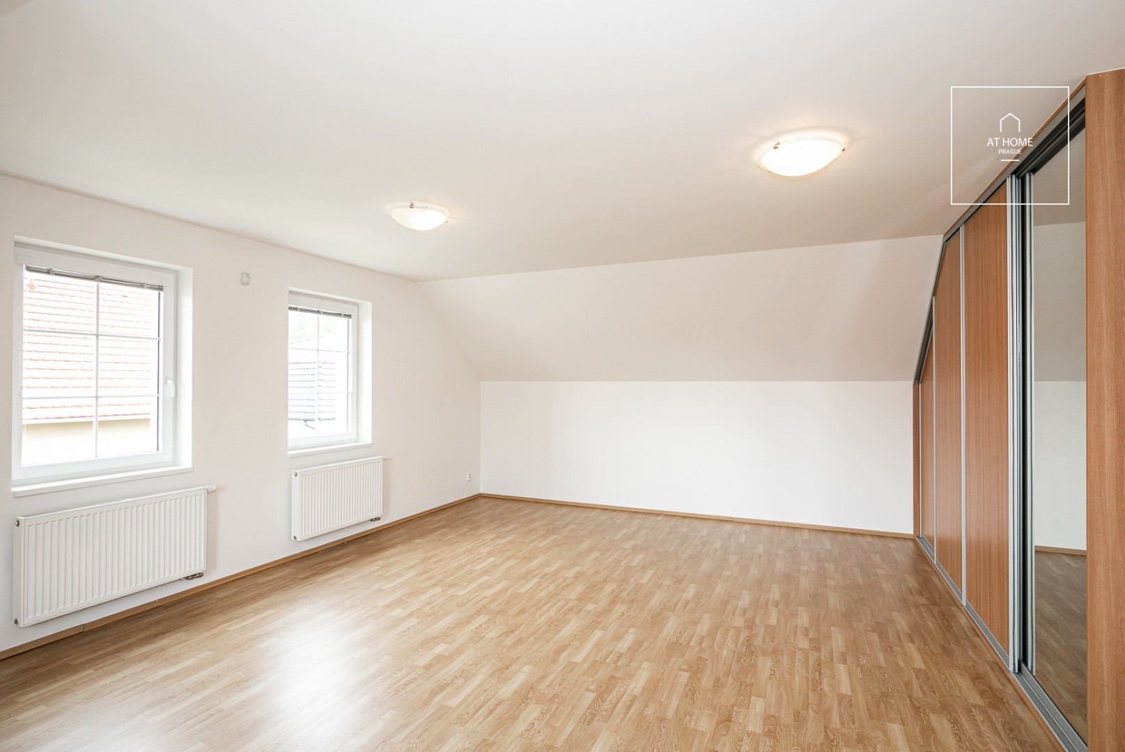 Prostorný, samostatně stojící dům, Pod Valem II., Průhonice