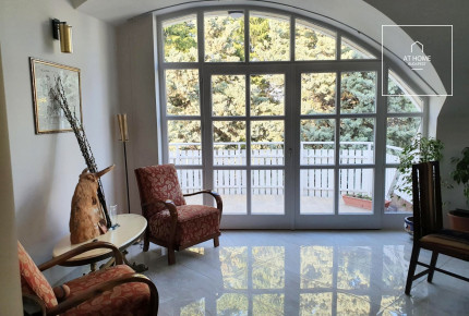 Renovated 152 sqm duplex apartment with a terrace in a private setting in District XII