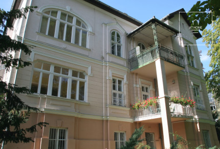 Tetőtéri lakás teljeskörűen felújított villaépületben II. kerület, Rózsadomb