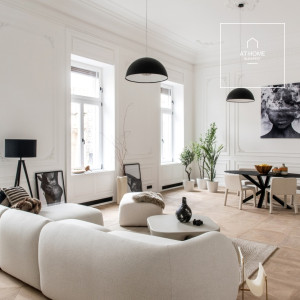 Renovated apartment in the heart of the city, customizable to the new owner’s needs