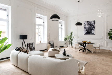 Felújított, az új tulajdonos igényei szerint kialakítható lakás a belváros szívében