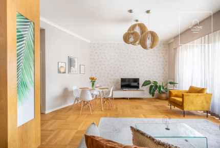 Renovated 3-Bedroom Stylish Apartment by the Basilica