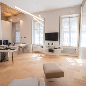 Felújított, modern 41nm-es első emeleti lakás az Opera mellett a VI. kerületben