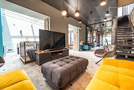 220 nm-es loft stílusú családi ház kerttel a Kolosy tér közelében