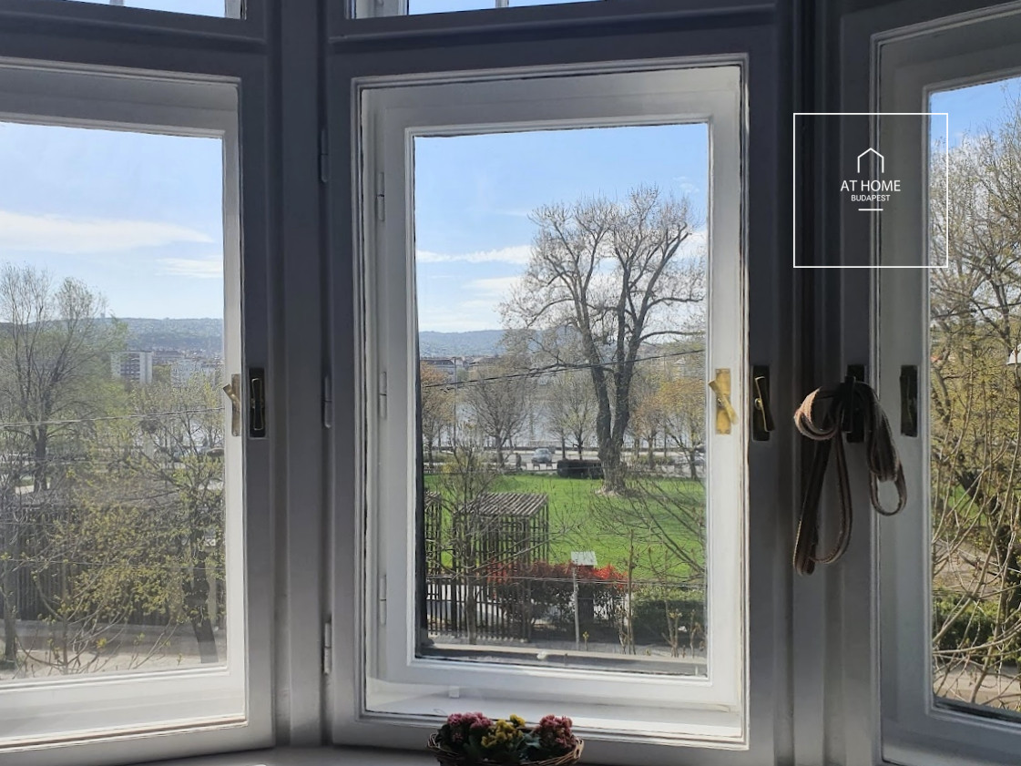 Renovated 100 sqm 2-Bedroom Apartment in District V, Lipótváros