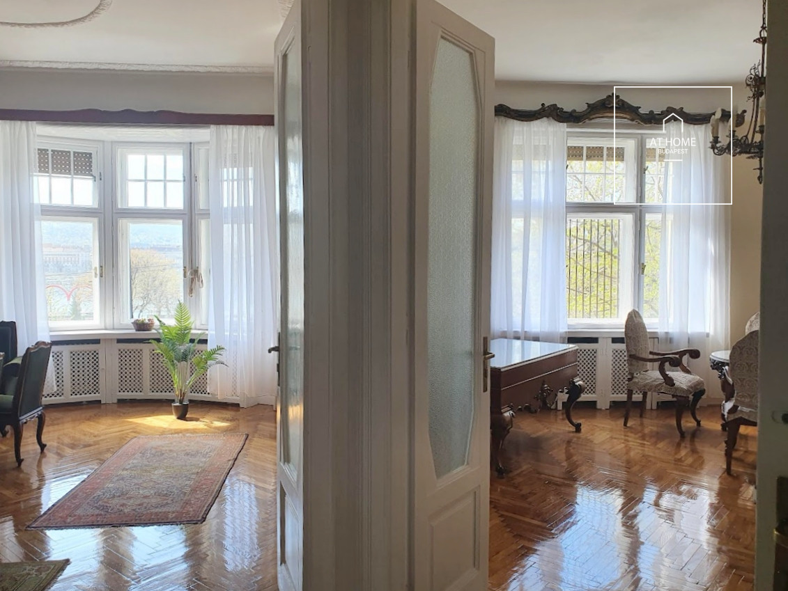 Renovated 100 sqm 2-Bedroom Apartment in District V, Lipótváros