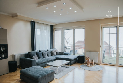 Renovated 3-bedroom apartment with panoramic views and parking space in Budapest’s 3rd district