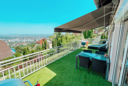 Felújított 3 hálószobás panorámás lakás parkolóhellyel a III. kerületben