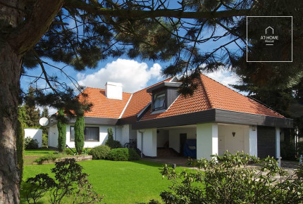 Nezařízená prostorná vila, Ke hrádku, Kunratice