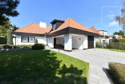Unfurnished spacious 5-bedroom villa, Ke hrádku, Kunratice