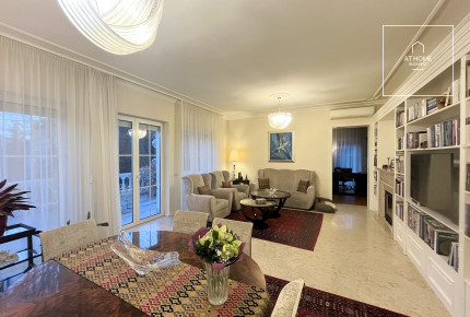 Eladó luxuslakás a 2. kerület egyik legcsendesebb utcájában – kertkapcsolat, medence, wellness, garázs