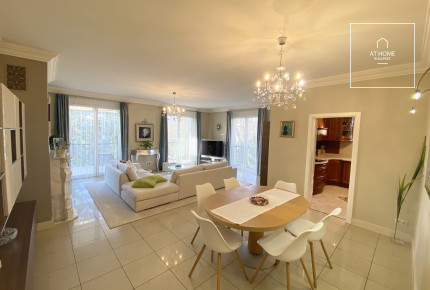 Exclusive, renovated 2-bedroom apartment with a terrace and garage in District II