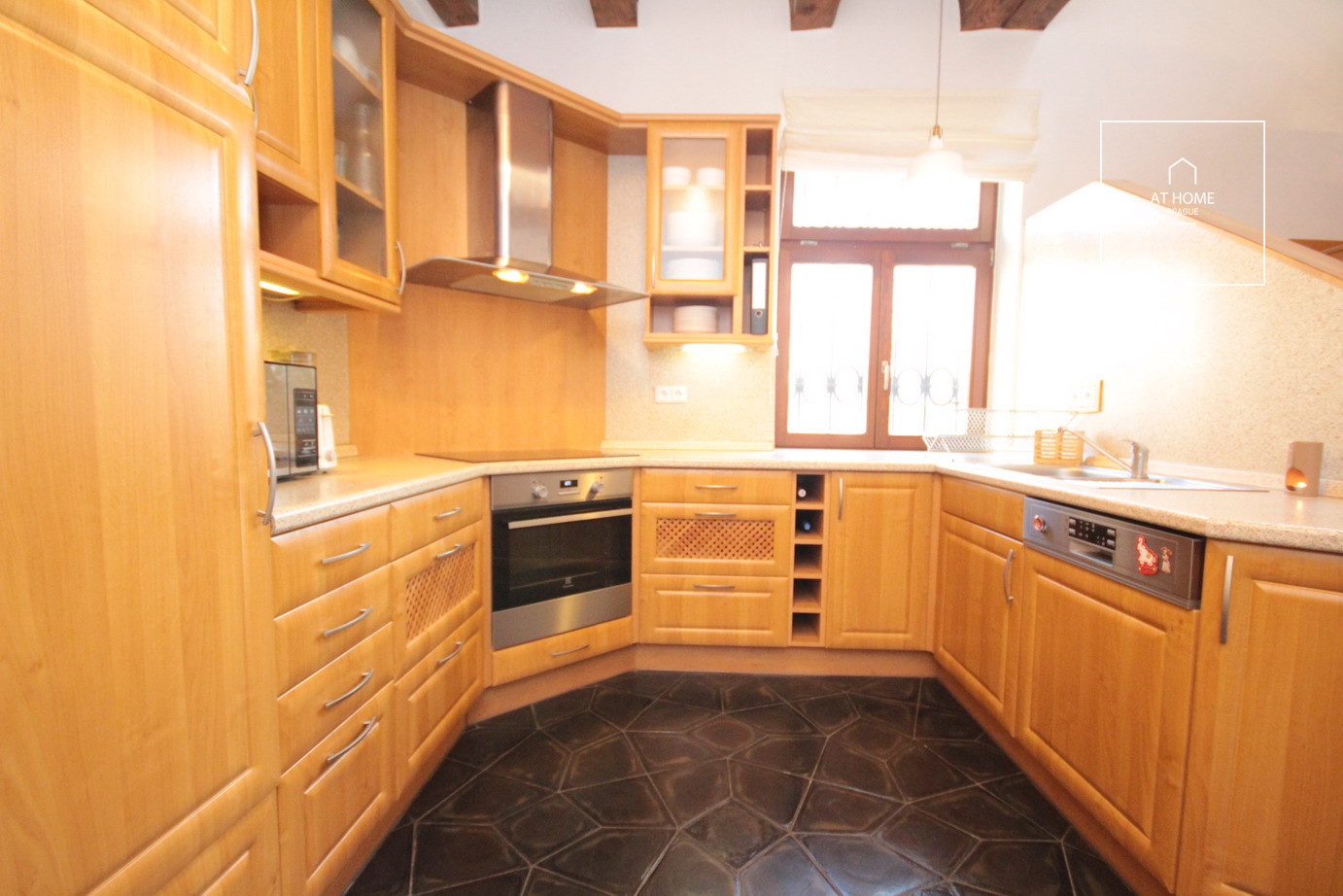 Stylish living right in Havlíčkovy Sady, Vinohrady