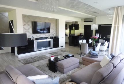 Exkluzív minimál szeparált ikerház Budapest határán, Budaörsön kiadó