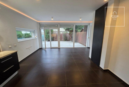 A renovated 95 sqm three-story apartment with a rooftop terrace, located in the 3rd district