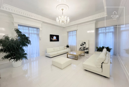 Elegant detached house for sale Budapest II. district, Szemlőhegy