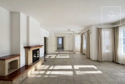 A distinctive 260 m² villa-style semi-detached house in Budapest’s District XII, Istenhegy