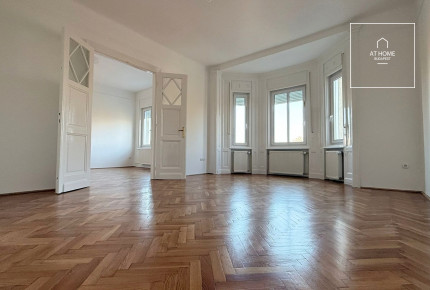 Renovated 115 sqm three-bedroom apartment in District I, Naphegy