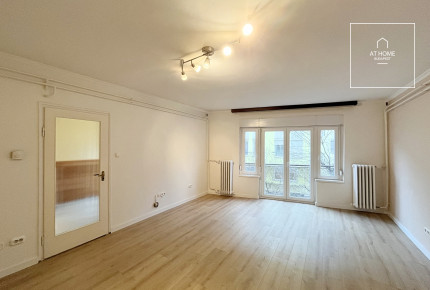 Renovated 108 sqm apartment convertible into four bedrooms for sale in District I