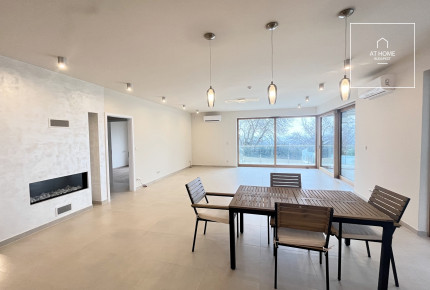 Újépítésű 182 nm-es háromszintes ikerház 200 nm-es kerttel a III. kerületben, Táborhegyen