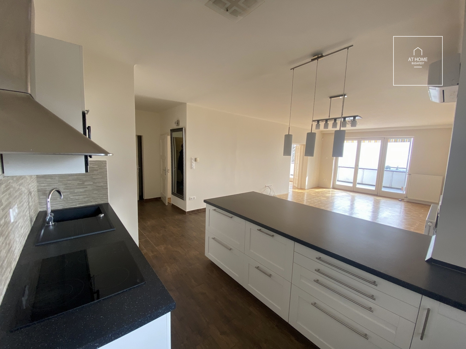 Completely renovated 85 sqm apartment with terrace and panoramic view of the Danube for rent in District II