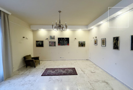 Felújított 100 nm-es belvárosi luxuslakás erkéllyel a VII. kerületben