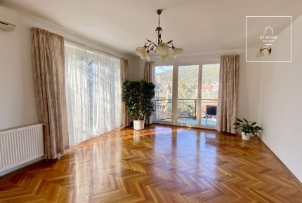 107 sqm duplex apartment with 4 bedrooms and 3 balconies in Budapest’s 2nd District
