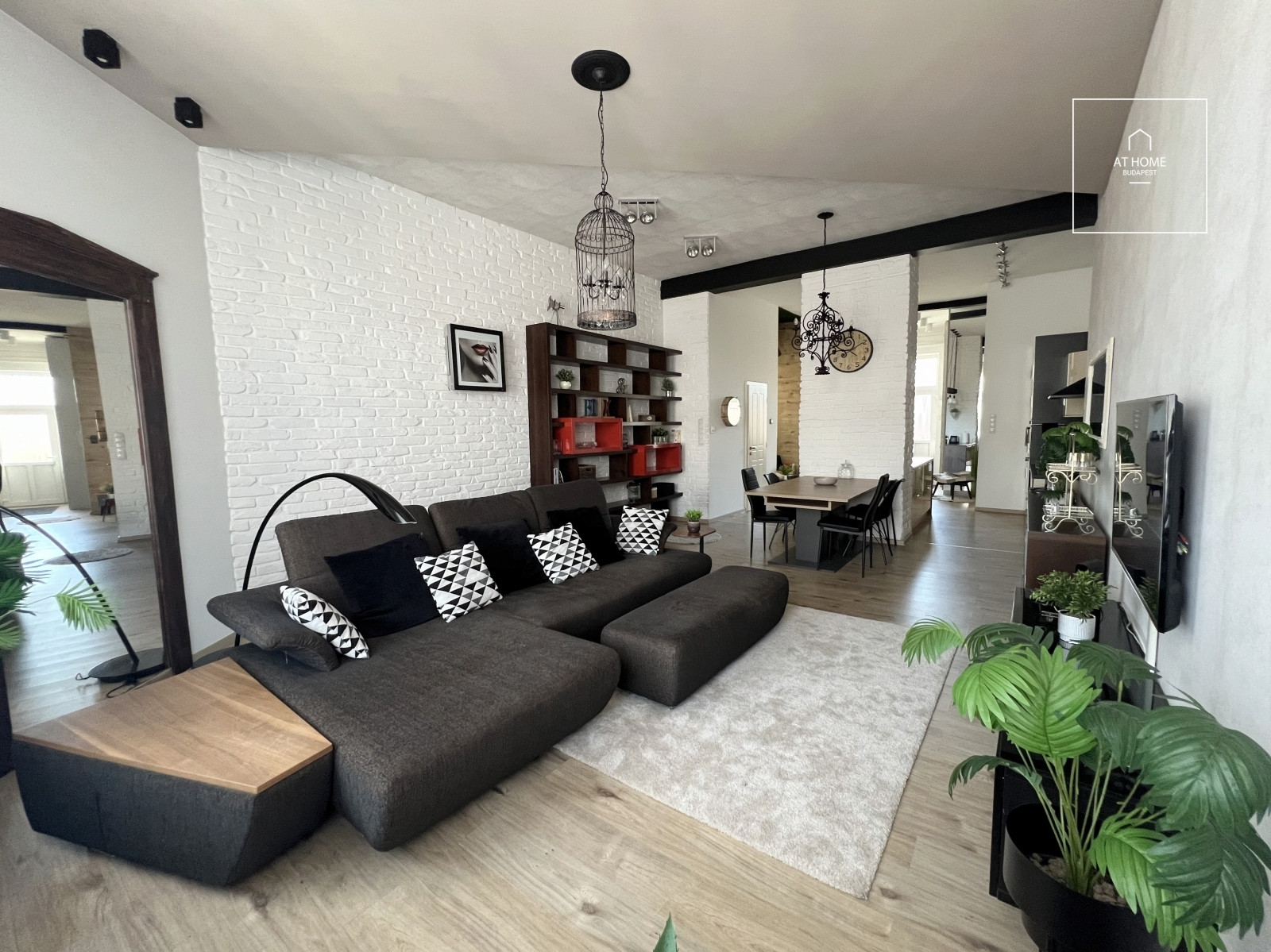 Fully Renovated 2-Bedroom Luxury Apartment for sale in the Heart of the City Center, Budapest