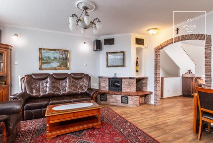 Budapest XI. district, on the border of Sasad - Sashegy, luxury semi - detached house for rent.