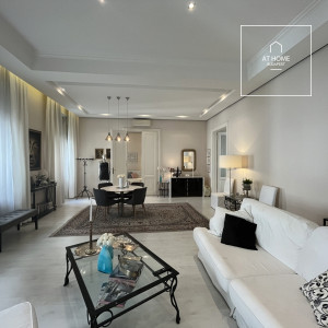 Exkluzív, nagypolgári lakás Terézváros szívében , Budapesten