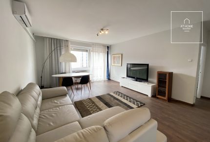 Renovated one-bedroom apartment with panoramic views in the City Center