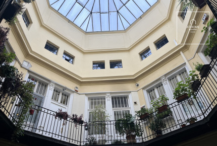 2 bedroom apartment is for sale under the Castle