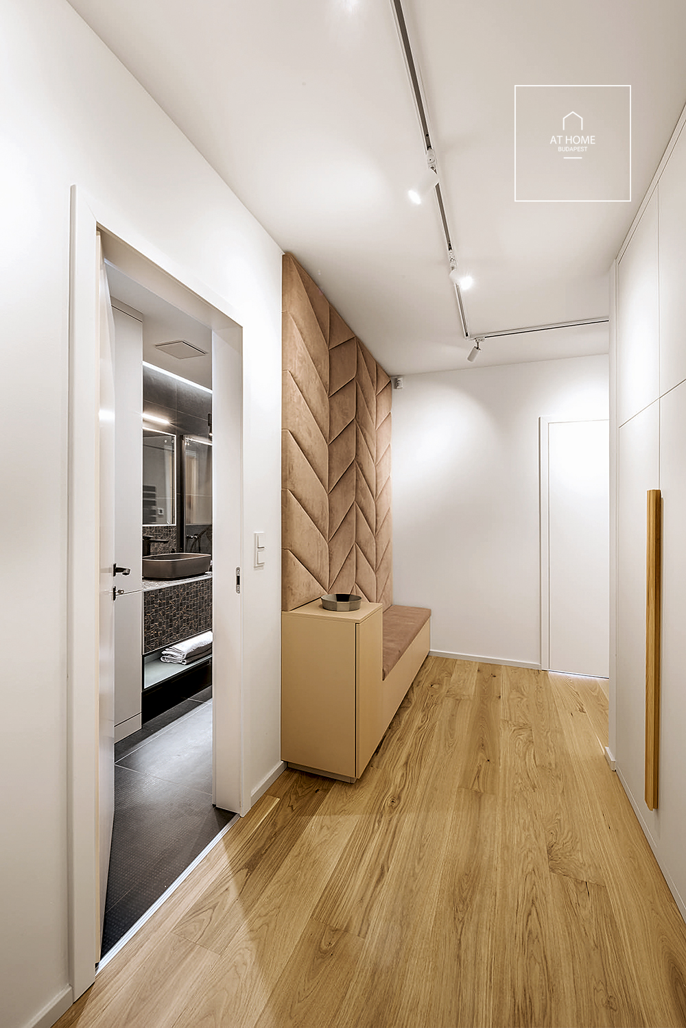 Elegáns 90 nm-es teraszos lakás kiadó Törökvészen, a II. kerületben