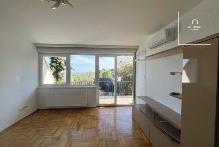 Felújított 3 hálószobás panorámás lakás a XII. kerületben, Farkasvölgyben