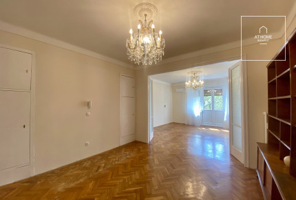 Renovated 95 sqm second-floor apartment in District I