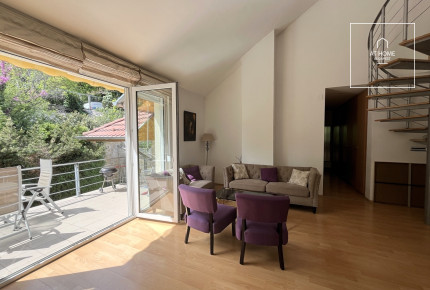 Exkluzív, 196 nm-es elegáns lakás eladó Budapest I. kerületének történelmi utcájában