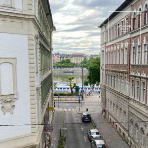 Napfényes 105nm-es 2 hálószobás lakás Dunai kilátással eladó, Víziváros, Budapest