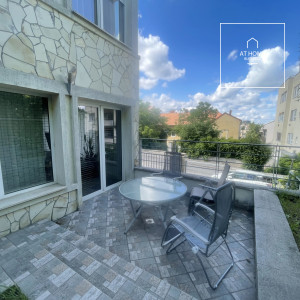 Spacious 3-room apartment with a terrace for sale near the Castle District