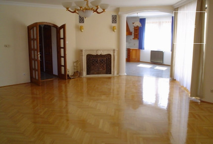 Négyszintes 280 nm-es ikerház saját kertrésszel a XII. kerületben, Kútvölgyben
