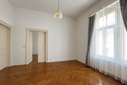 Spacious Classic Apartment for Sale in the Heart of Inner Erzsébetváros – Excellent Potential